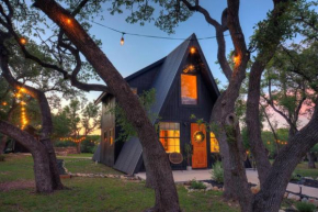 NEW Treehouse at Link Lane 2 Acres w Hot Tub